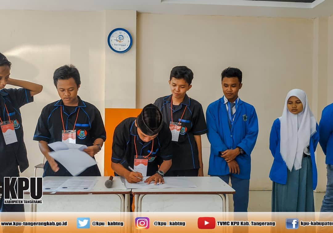 Pemilihan Ketua OSIS SMK Bina Am Ma'mur Tangerang menggunakan E-Voting