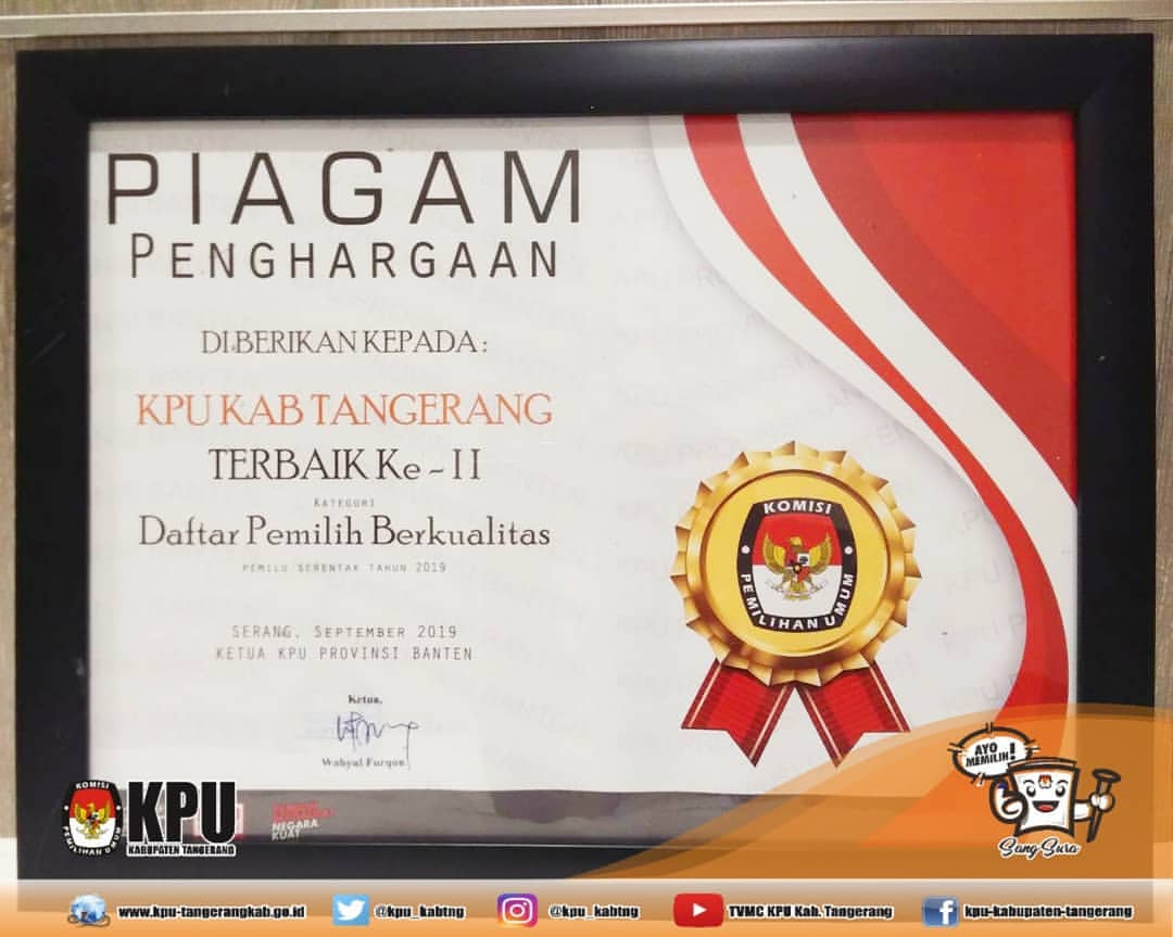 Piagam Penghargaan untuk KPU Kabupaten Tangerang diberikan oleh KPU Provinsi Banten